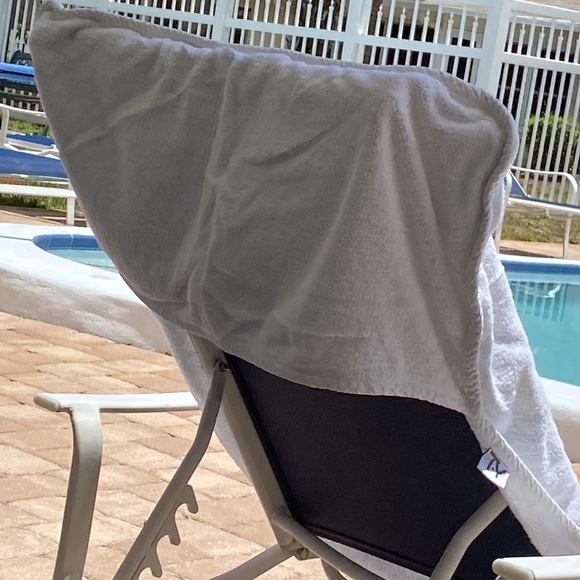 ☀️☀️🕶lounge chair resort style towel GREAT DEAL 15.00 each or 2/25🕶☀️ - Picture 3 of 3